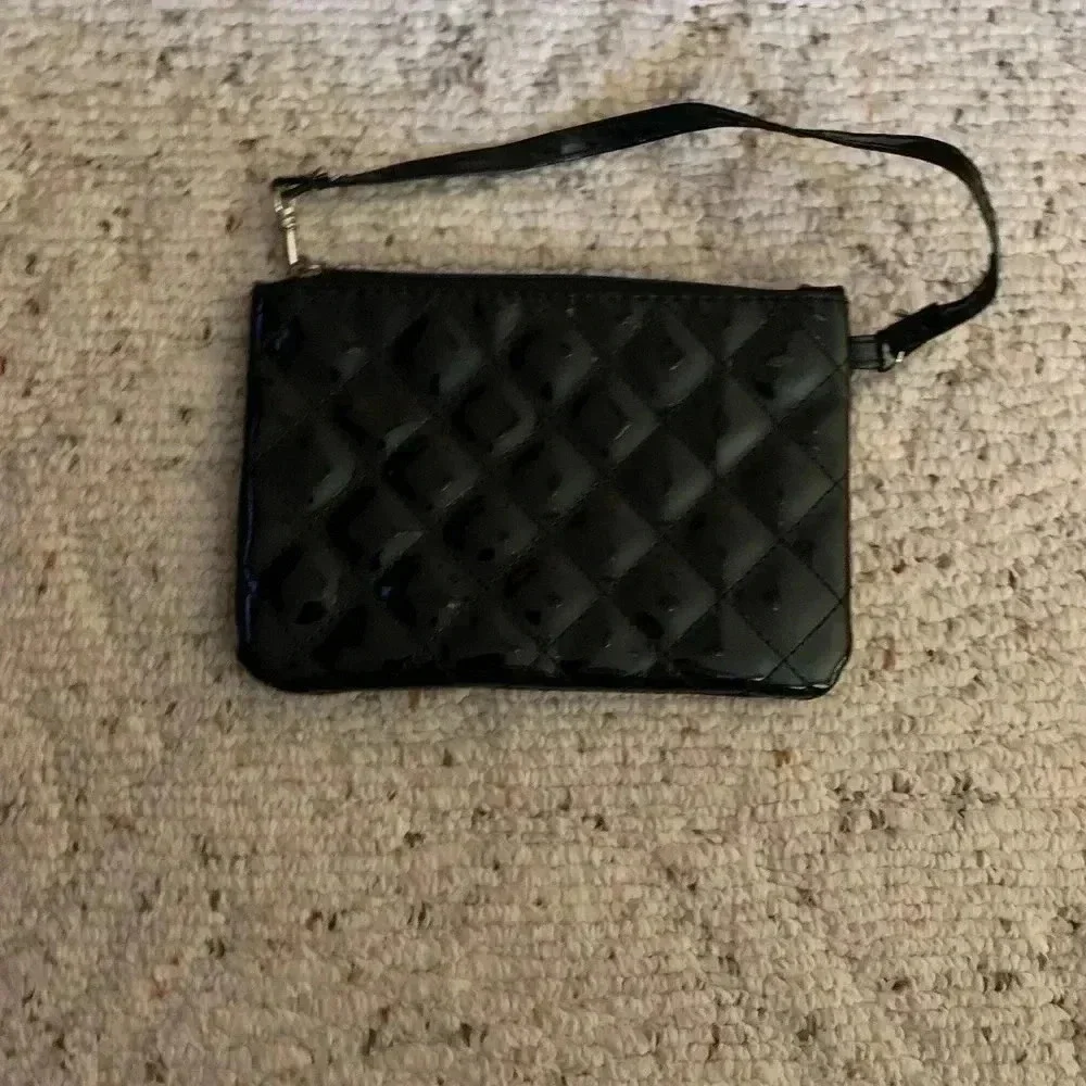 Unbranded Woman’s Wristlet With Patchwork Pattern - Picture 2 of 7